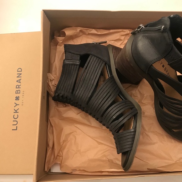 Lucky brand size 6 black leather chunky heel - Picture 2 of 2